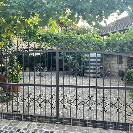 Buzal-morocza Pinceszet Es Szallashely Bed & Breakfast